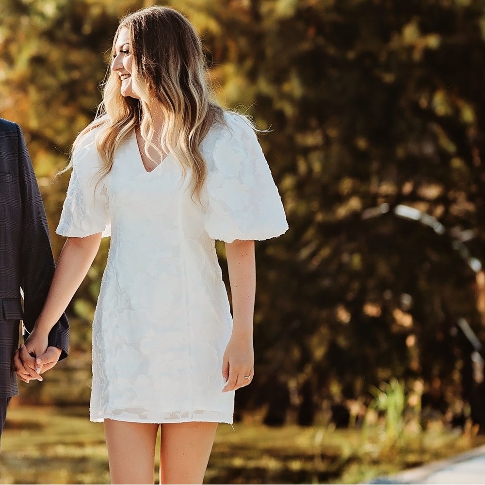 White puff sleeve dress